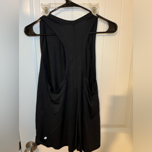 worn lululemon open lower back tank top black - Picture 3 of 4